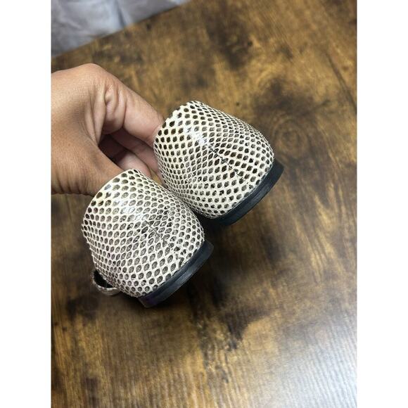 Roger Vivier Paris Snakeskin Print Open Toe Flats Gold Buckle Shoes Sz 35.5 - Picture 11 of 13